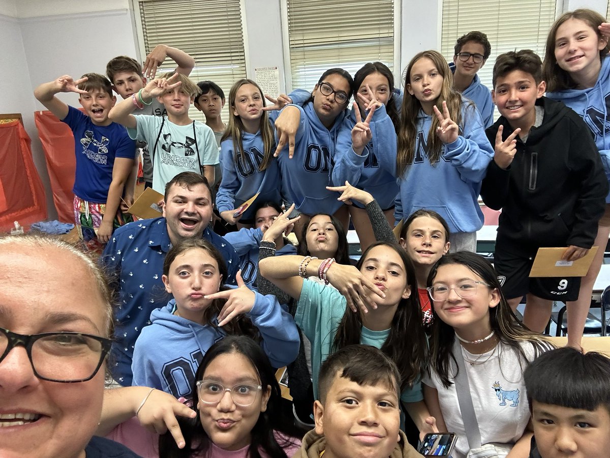 MrsBruno35's tweet photo. @OSchool4 Thanks for a great year! Happy Summer! https://t.co/Ibo2uIjDUx