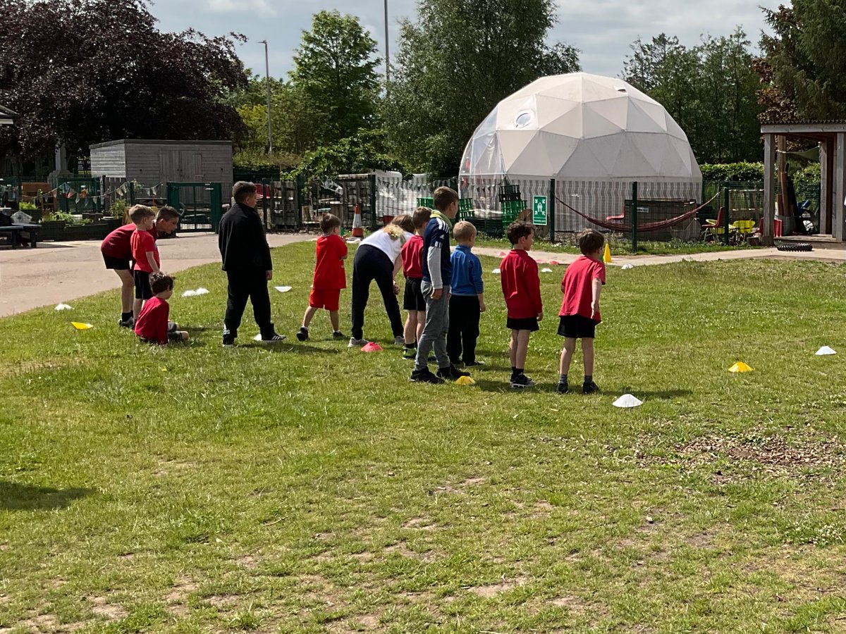 James our Active Schools Co-ordinator and the P6’s held a sports festival in the playground for the P1’s. This was helping our P6’s complete their Young Leaders Training ⭐️ 🏃‍♀️