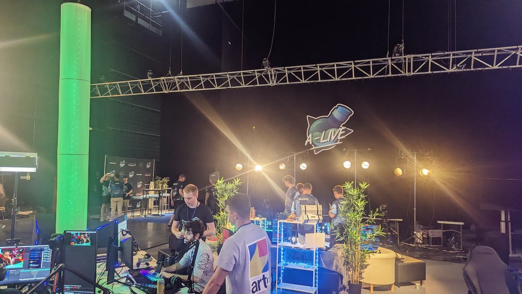 KAO_svmd's tweet photo. ๐ซฐโค๏ธ Le live va commencer ! On se retrouve sur la chaรฎne principale @A_Live_Event dans quelques minutes ๐ฅ #TeamMages
#Alivewithus @Inst_Analgesia
https://t.co/4YQTAmf6Lu https://t.co/NRSSYwKl8t