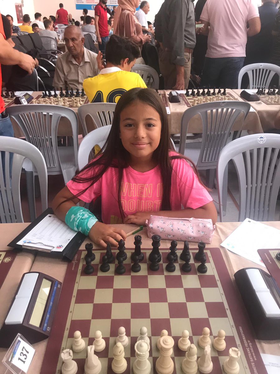 Müthiş bir satranç oyuncusu, hırslı bir voleybol oyuncusu ve mükemmel bir evlatsın annemmm, Selin'im🤍🤍 Suçlular cezalarını çekmeden asla davamızı bırakmaycam annem, adalet sağlanacak! Senin için, arkadaşların için...
#isiasortakdavamız