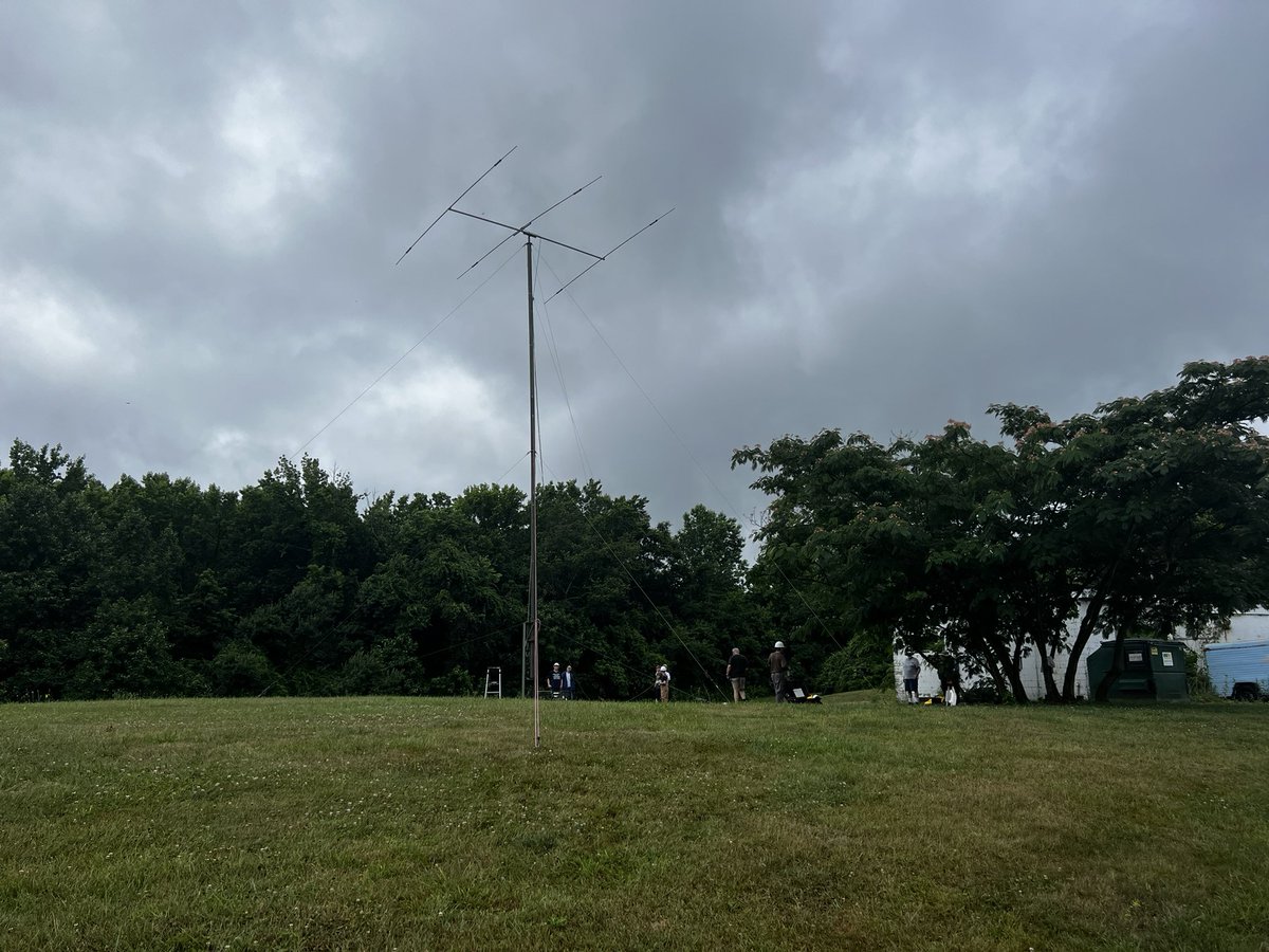 The first field day antenna is up at the Anne Arundel Radio Club.  #arrlfd