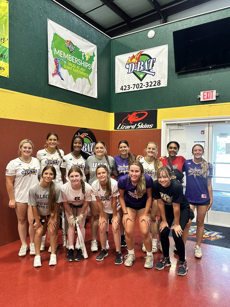 UnityLuke2627's tweet photo. Thank you @dbatchatt for having the Bolts⚡️at your facility today for some reps! First game starts at 5:30pm! #boltsboom @ConnectSports_ @ncsa @BoltsOrg https://t.co/Y87WwgMkdh