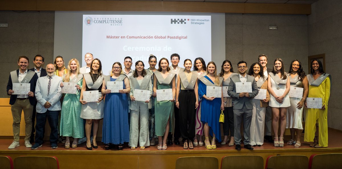 Acto de graduación de la promoción  2022-2023 del máster <a href="/MastComDigital/">Máster UCM & H+K</a>  ¡Enhorabuena!