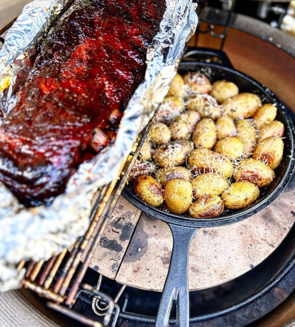 Easy How To BBQ on Twitter "Ribs n Spuds on the egg. bbq smoker 