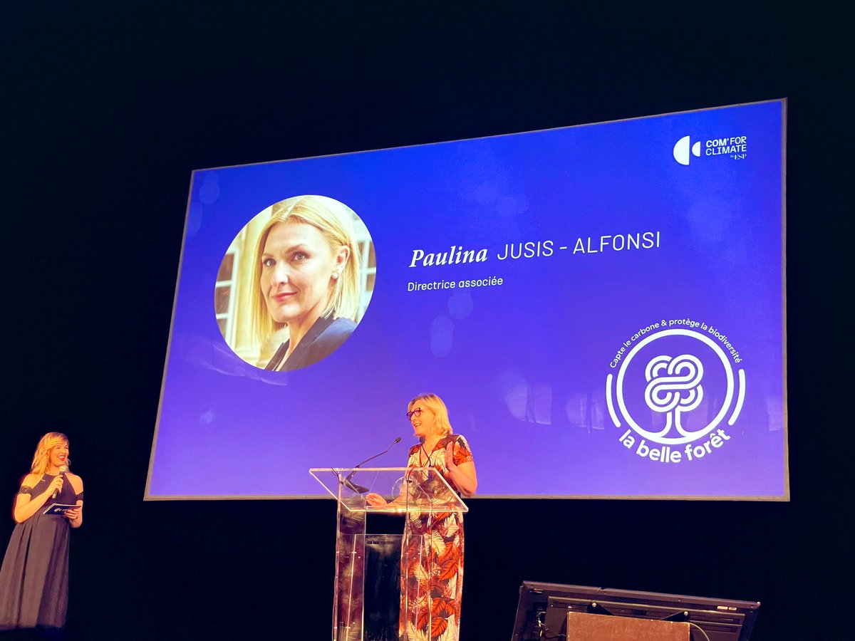 Nad_Alves's tweet photo. @YasminaAuburtin @jblefevre60 @Ym78200 @kalydeoo @pierrepinna @Nicochan33 @loutro1990 @MadiSeydi @CathCervoni @AnthonyRochand @peschmitt #ComForClimate [suite] 
Paulina Jusis Alfonsi de La Belle Foret remet à @LeGrandRex le trophée à l’agence Escalier pour le brief Imaginer une campagne de sensibilisation sur la neutralité carbone des entreprises. https://t.co/pcXjNkA6Zf