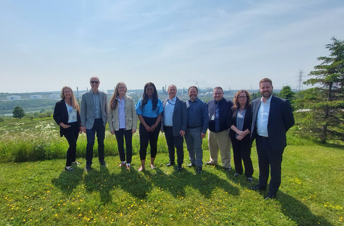 CanadianFuels's tweet photo. Members of the @CanadianFuels team had the chance to visit CFA member @IrvingOil #refinery where they toured the state-of-the-art facility to learn more about how Irving is unlocking the potential of #lowcarbon #fuels like #hydrogen and #biofuels as we continue #Drivingto2050 https://t.co/qbD6OgMnRv