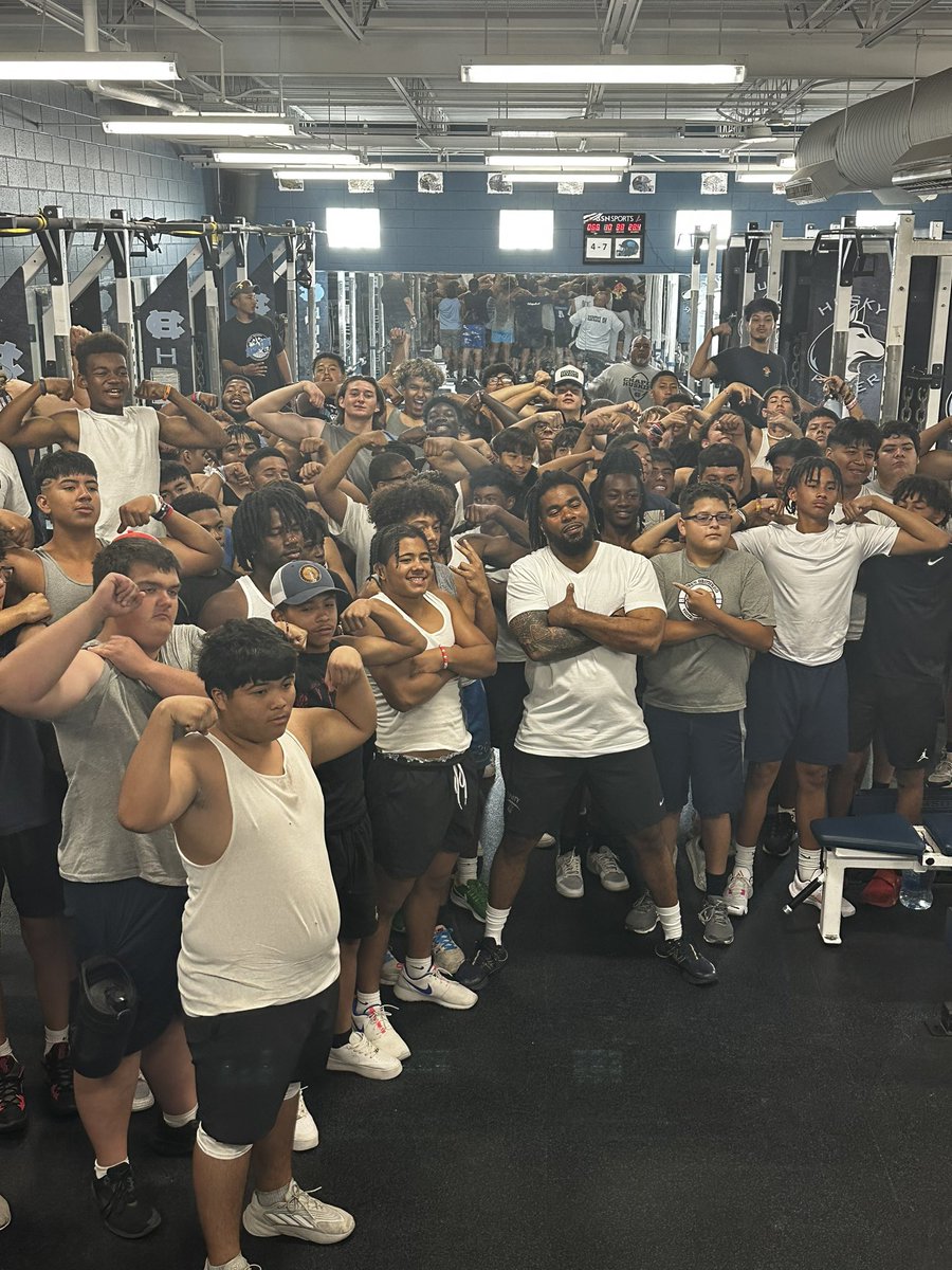 ChapinHuskiesFB's tweet image. Thank you @QDemps for blessing us on #fatarmfriday with some words of wisdom 🙏 Special thank you to @ChapinVolleyba1 for having us over for some #CompetitionFriday
