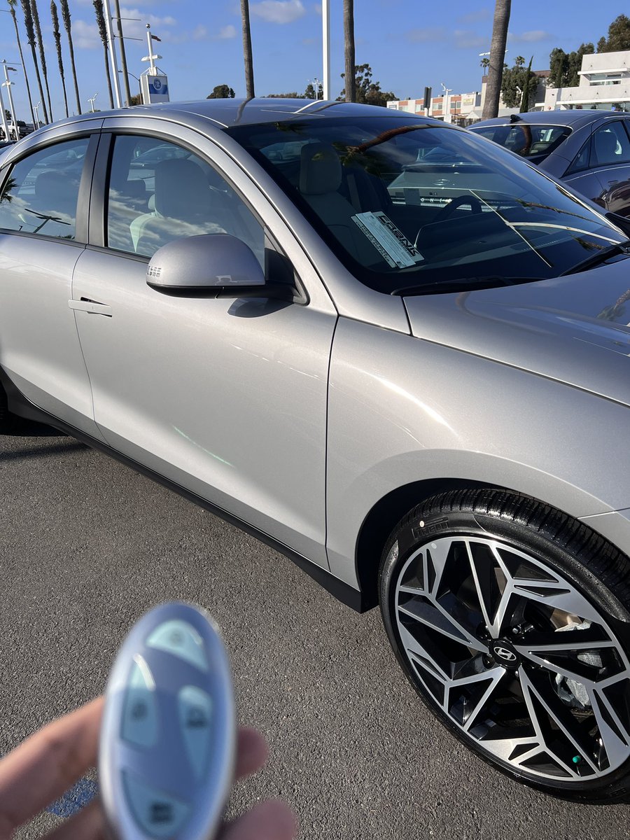 ayxyron's tweet image. picked up an Ioniq 6 yesterday. Teslas are kinda overrated.
#ThanksDevex #RobloxDev