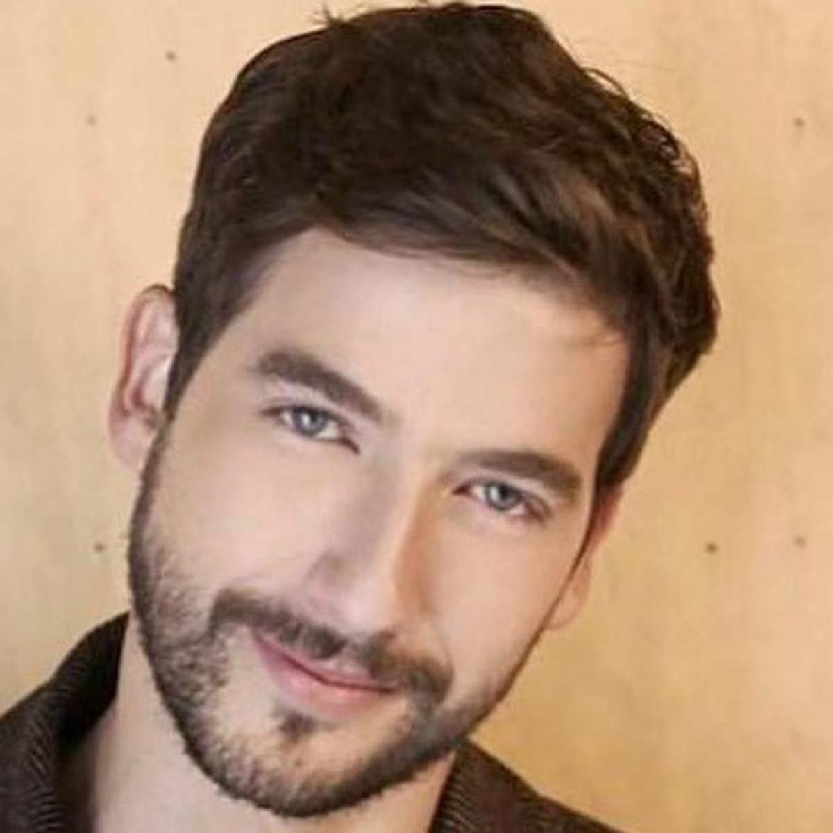 ccsideroscol's tweet image. 🎖️ TOP 4 
carlos torres (47 votos)