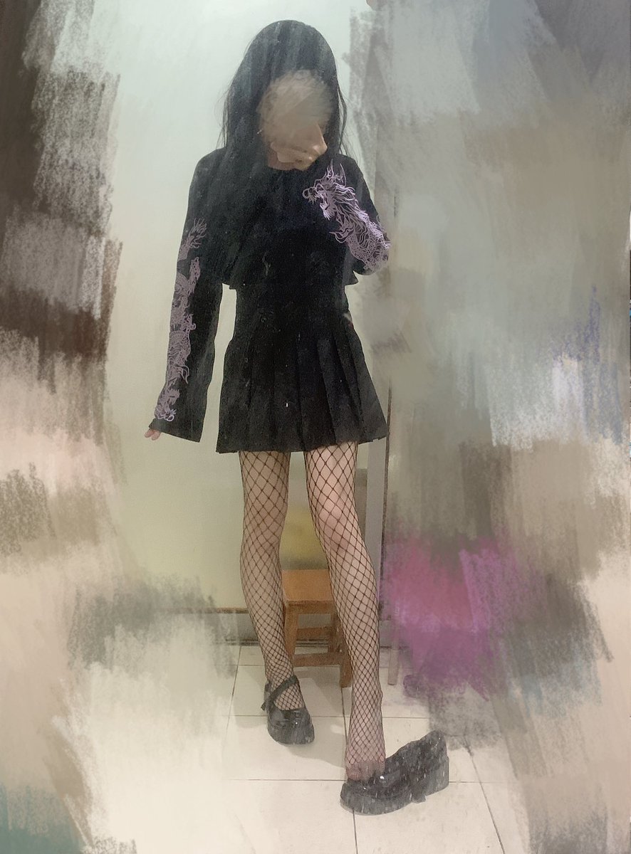 name83676216211's tweet photo. 来点日常
#stocking #silkstocking #skirt https://t.co/flcSOjJovY