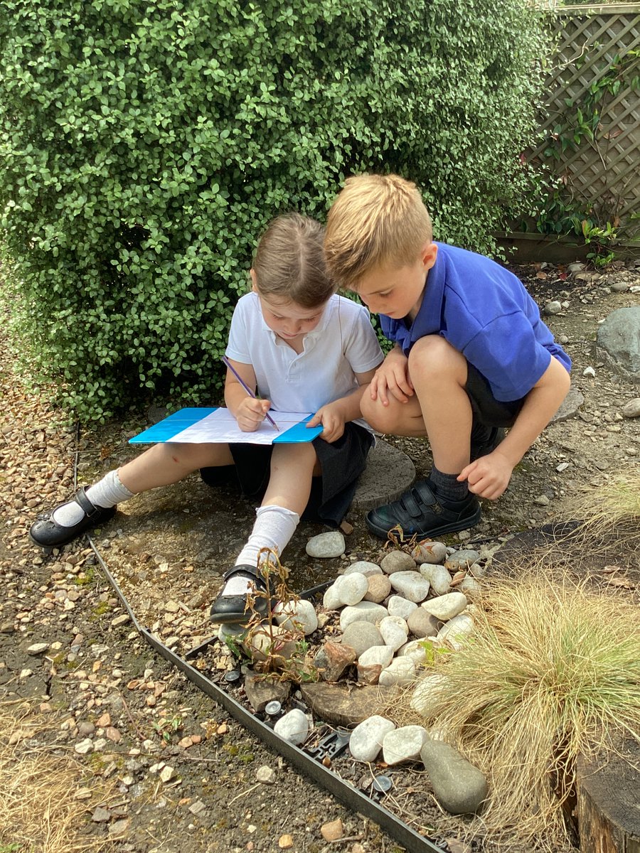 JCAWakefield's tweet image. Yr 2 had a brilliant morning sharing their learning journey with @jcaeyfs. We collaborated our current Maths learning with Reception's minibeast learning to collect and record data in a tally chart &amp;amp; pictogram. 📊🐝
@WhiteRoseEd @JCANumeracy #RealLifeLearning #JCACurriculum #Team