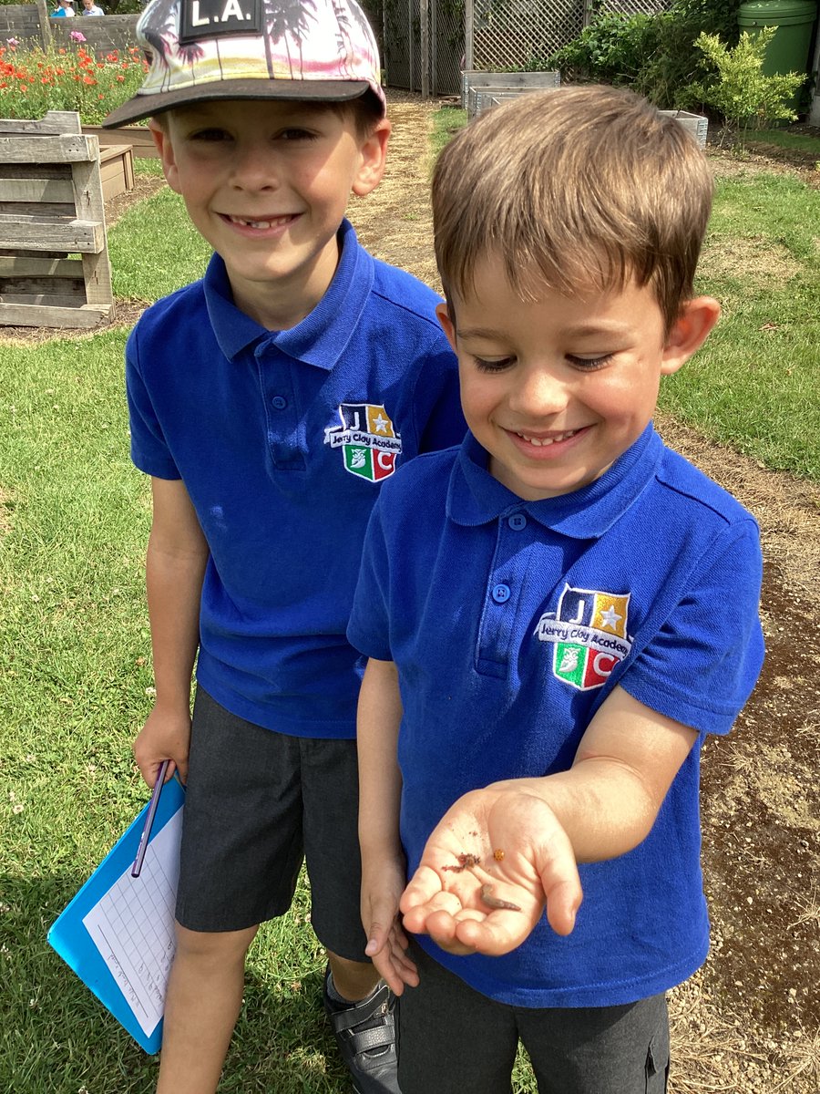 JCAWakefield's tweet image. Yr 2 had a brilliant morning sharing their learning journey with @jcaeyfs. We collaborated our current Maths learning with Reception's minibeast learning to collect and record data in a tally chart &amp;amp; pictogram. 📊🐝
@WhiteRoseEd @JCANumeracy #RealLifeLearning #JCACurriculum #Team