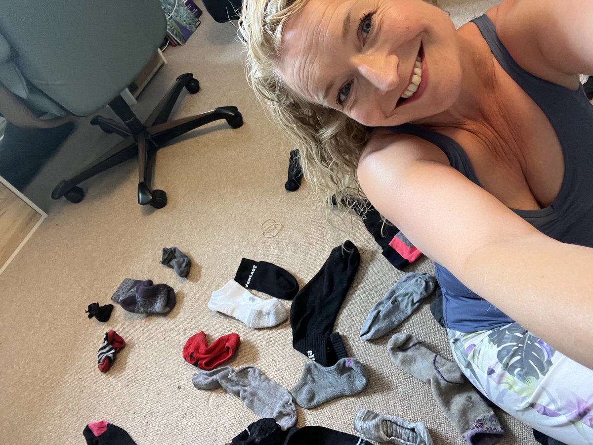 Just realised I’m pairing socks to ⁦<a href="/sarajcox/">sara cox💙</a>⁩! Just preparing to be Mums Taxis for Amelie’s prom night. Play us a Taylor’s version of anything? ⁦<a href="/BBCRadio2/">BBC Radio 2</a>⁩