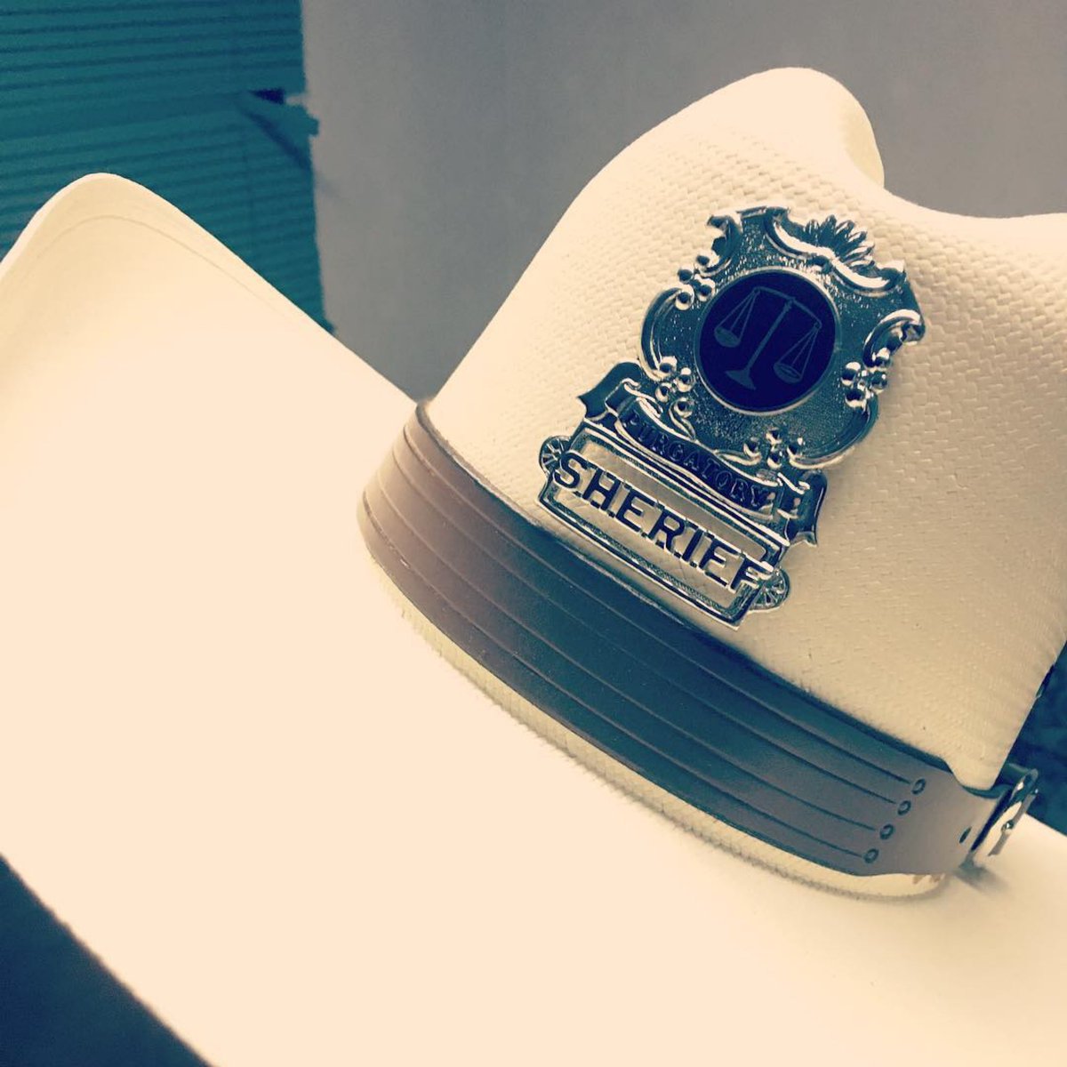 A Sheriff’s accessories 
😊🤠
#WynonnaEarp #BringWynonnaHome