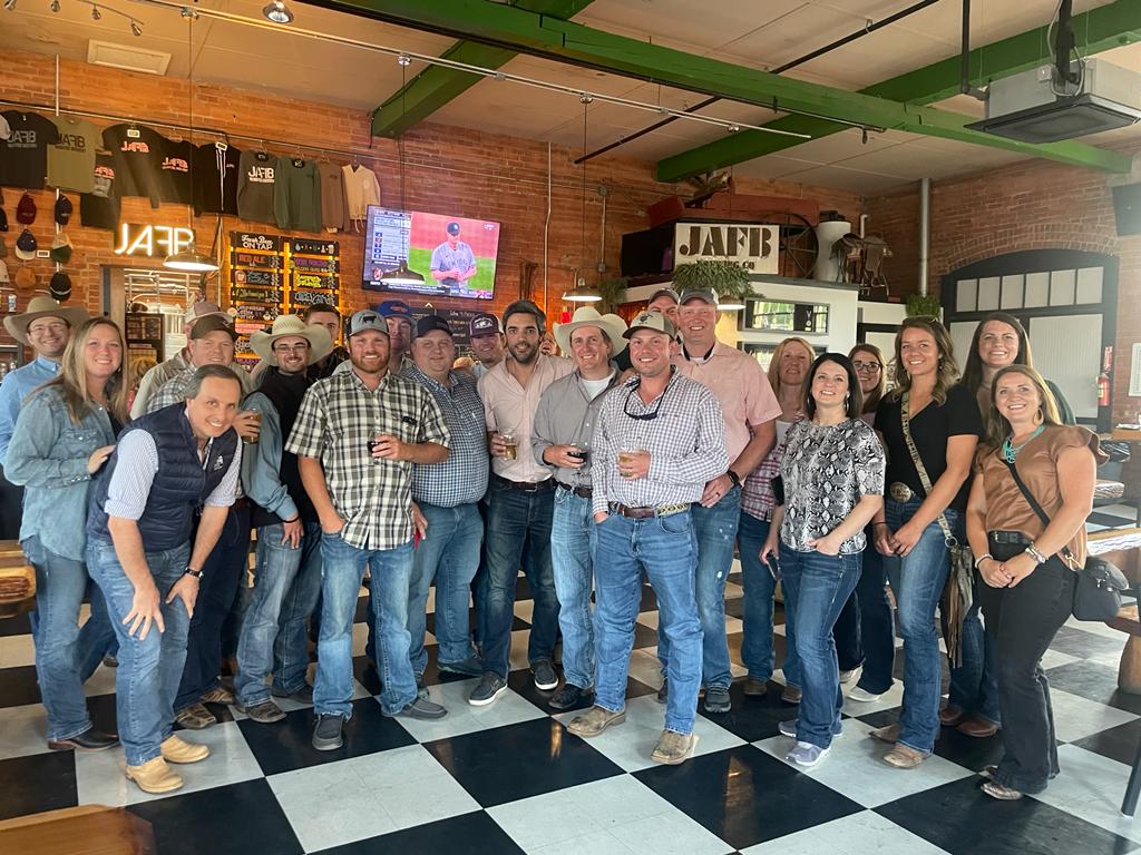 Beef Leaders Institute: 
6 dias,  5 estados y muchos kms 🚍
📍American angus 🇺🇸 
📍Tyson foods 🥩 
📍Weborg feedlot 
📍Buckhead Meat 🥩 
📍ST Genetics 🧬 
📍Meijer supermarket 
📍Certified Angus Beef 🥩
Cerramos este viaje donde generamos un gran acercamiento con la <a href="/AngusAssoc/">American Angus Association</a>,