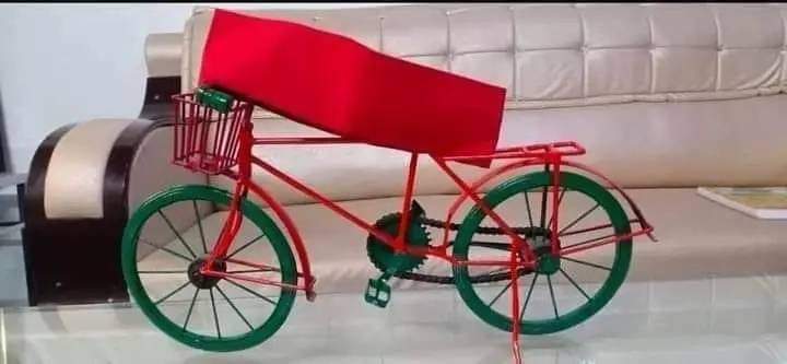 यू.पी. के जन-जन की शान... लाल टोपी साईकिल निशान...!!🚲🚲 @yadavakhilesh @shivpalsinghyad