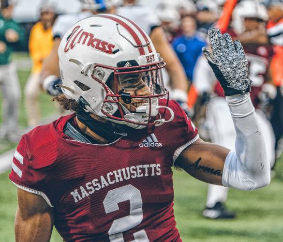 Extremely blessed to receive my second offer from the University of Massachusetts after a great conversation with coach Keith Dudzinski #blessed #agtg #notdoneyet @NChandler45 @FalconsFlanagan @COACHRMCCREE @keithdudz @UMassFootball @TheCribSouthFLA @larryblustein