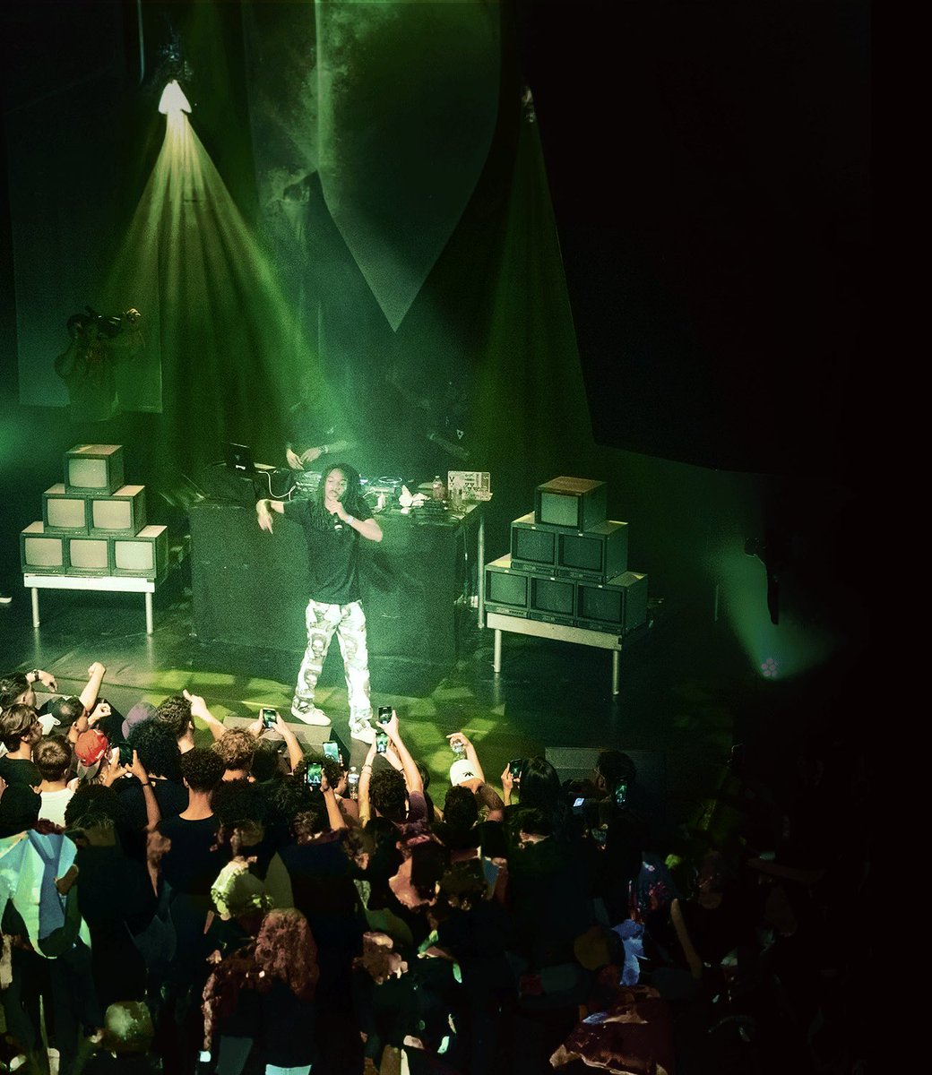 17RDB_'s tweet photo. Retour sur le dernier concert organisé avec @NewDealTrap , avec les artistes @tsarnoir667 @jeunelion0 et $elom à Mulhouse. 

Merci à vous! On se revoit vite… https://t.co/HvOZMCLPuy
