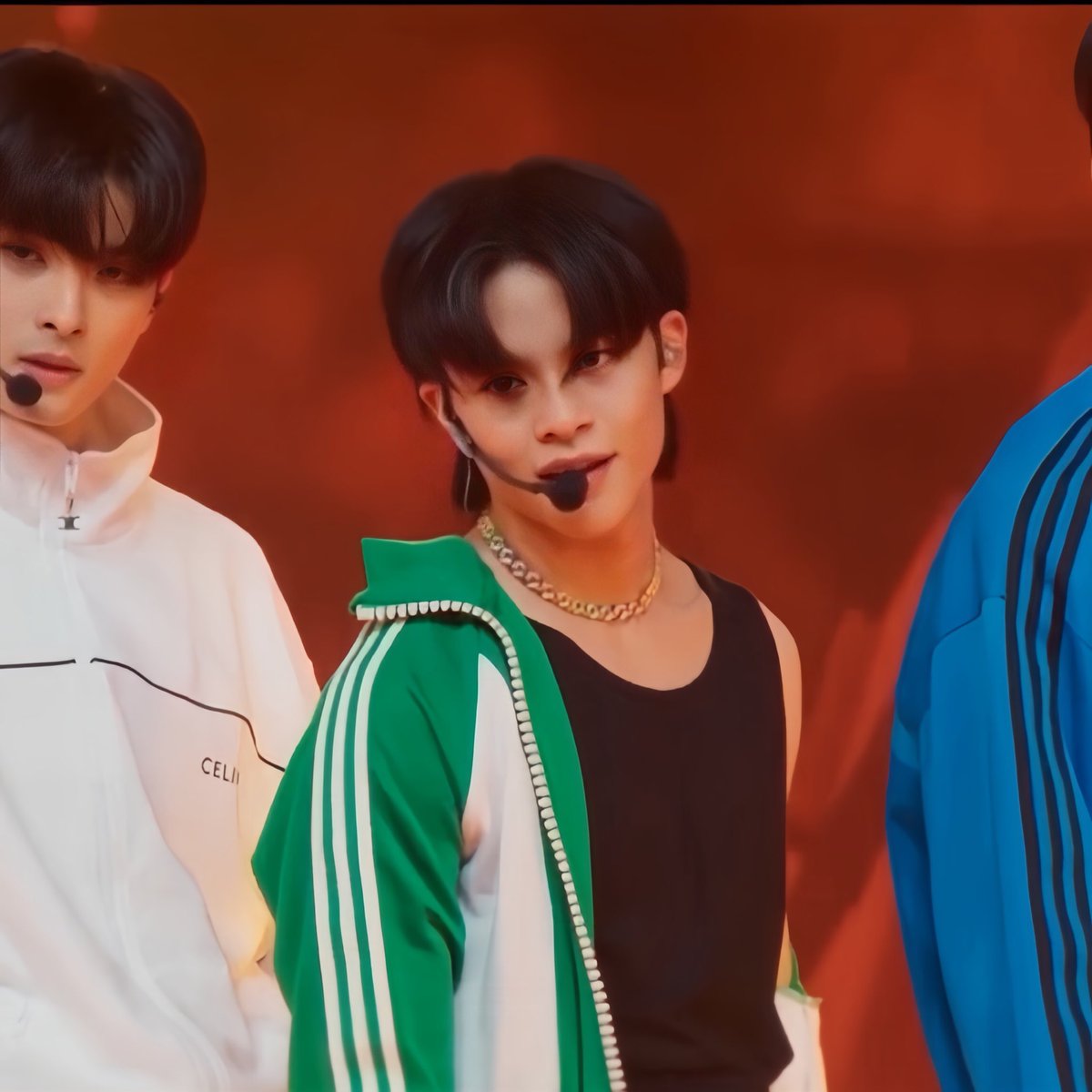 มาร์คพยายามมาตลอด-ลาออกจากมหาลัยที่เมกาเพื่อมาร่วมรายการ ตอนนี้เรียนอินด้าฬ. ต้องแบ่งเวลามาซ้อมทั้งๆที่งานมหาลัยหนักมาก ยกท่อนเด่นให้เพื่อน ตั้งใจซ้อมอย่างหนักเพราะกลัวเพื่อนตกรอบ กลัวเป็นตัวถ่วงทีม นี่คือมาร์คคริสที่รายการตัดให้เป็นตัวร้ายในสายตาทุกคน #MARCkris #789SURVIVALEP5