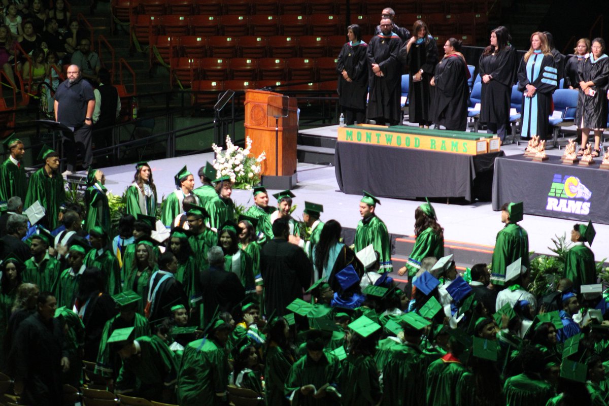 MHSRoboticsEPTX's tweet photo. Congratulations to all of our #robotics #seniors #graduating! We hope to see you all accomplish great things in the future! #TeamSISD https://t.co/JNEmfSNsCQ