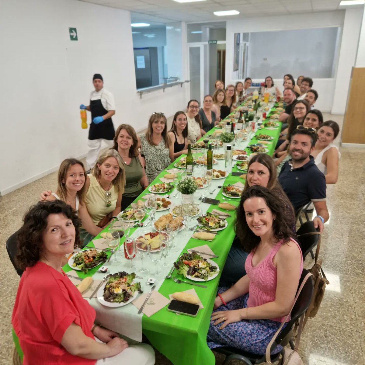 FpSedavi's tweet photo. Después de 9 meses de organización formal,hoy tocaba informal para completar esa organización formal de este centro.Comida fin de curso y jubilaciones,unión,risas,emoción porque todos juntos y a una conformamos una gran familia,la familia del Colegio Sedaví.Siempre en modo on. https://t.co/3WXjcAiS00