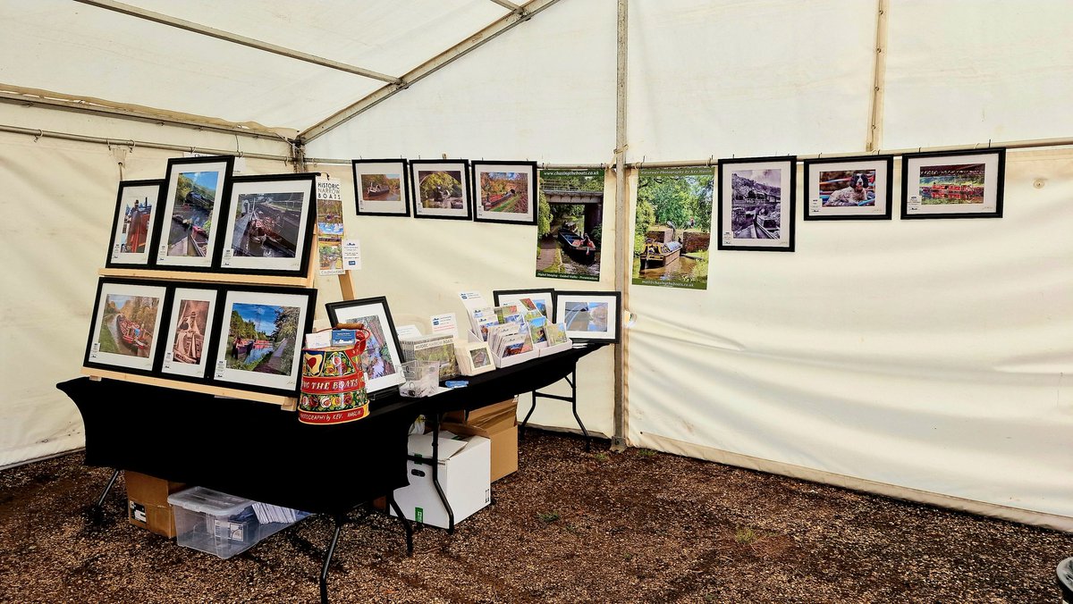 All set up in the Guild of Waterway Artists marquee at #Braunston and waiting for the weekend crowds to descend. See you there!
#chasingtheboats
#canalphotography
@NatHistShips 
@BraunstonMarina 
@NABO_Official 
@CanalRiverTrust