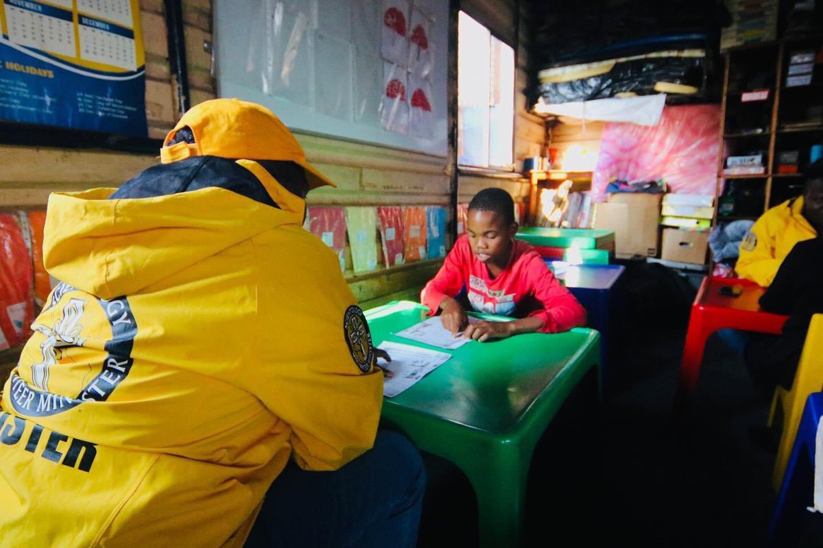 187curious's tweet image. BRAND-NEW HOPE RESTORED FOR YOUTH FAILING IN SCHOOL
#VmAfrica #LearnerSupport  #Youth  #Learners #School

A program gives hope to learners who had given up on study. Learners going through the program went from not passing their grades to getting up to 90% now.