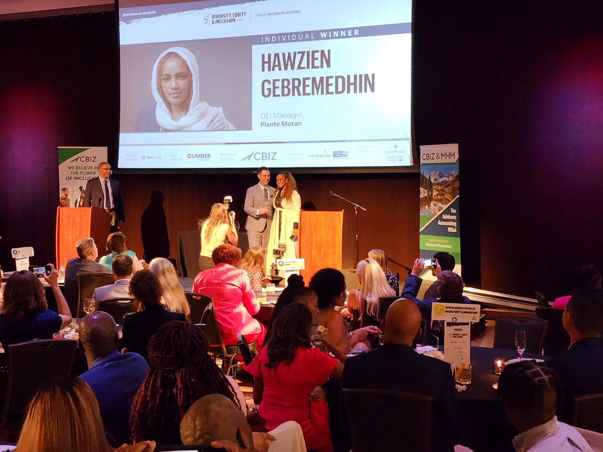 Hawzien's tweet photo. Won a pretty cool award last night 🥰. https://t.co/GjOeeF5i9H