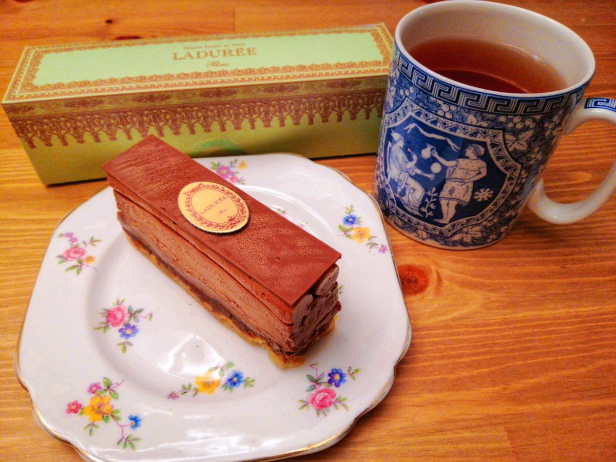 Ladurée​ afternoon​ tea​ at home! 😍❤️