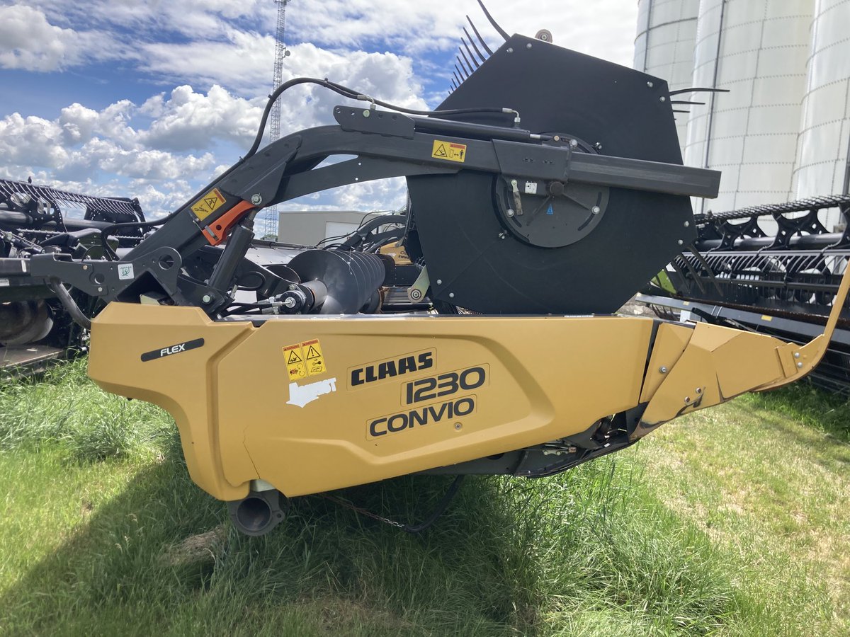 BrettHargreave1's tweet photo. We have a 2019 and 2020 Claas convios for sale 2020 $105,000 with trailer 2019 $90,000 without trailer.
Text, call or DM 204-761-6310 https://t.co/kAYrRFz9oa