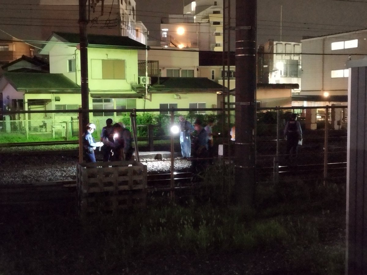 giccyan's tweet photo. #東武東上線
#人身事故
#鶴瀬
#トイレ我慢できん

2時間はトイレ我慢できんわ。
電車から降りてトイレ行ってリフレッシュ。
降りてみて気づく周りの騒がしさ。
警察の人に聞いたけど、やっぱりこの電車が人を轢いたらしい。 https://t.co/ZU7taFpbxw