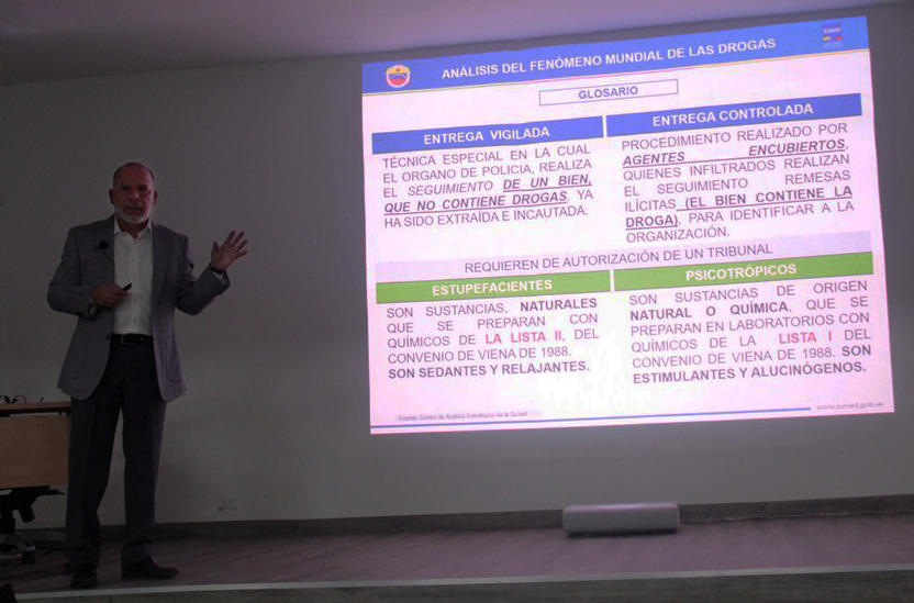 Gratamente dirigí la Conferencia ‘‘Análisis del Fenómeno Mundial de las Drogas’’ (Enfoque Regional de la Lucha Contra el Tráfico Ilícito de Drogas), para 140 candidatos al grado de Doctor(a) en Seguridad Ciudadana que se desarrolla en la <a href="/UNESUNIVERSIDAD/">Universidad Nacional Experimental de la Seguridad</a>.