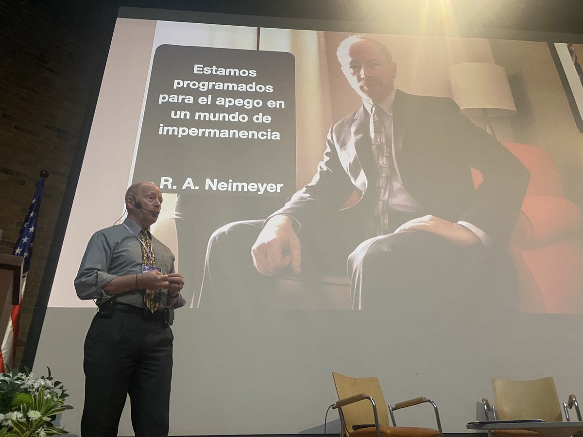 Estamos programados para el apego, pero la pérdida es un visitante frecuente en la vida

Escuchar a Bob Neimeyer, esto es un lujo, de los de verdad 
<a href="/RANeimeyer/">Robert A. Neimeyer</a>