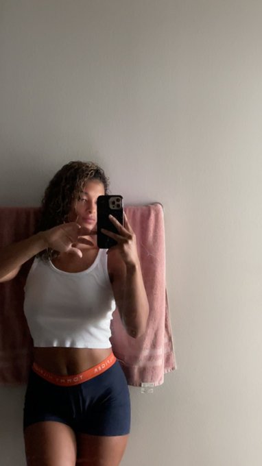 i&rsquo;m back, watch yours 👋🏽😊 https://t.co/SV4pzAtyou<a href="/tag/newprofilepic"class="tags"><span>#newprofilepic</span></a>