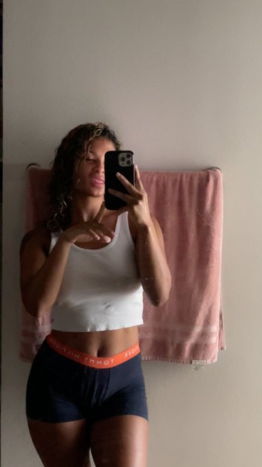 i&rsquo;m back, watch yours 👋🏽😊 https://t.co/SV4pzAtyou<a href="/tag/newprofilepic"class="tags"><span>#newprofilepic</span></a>