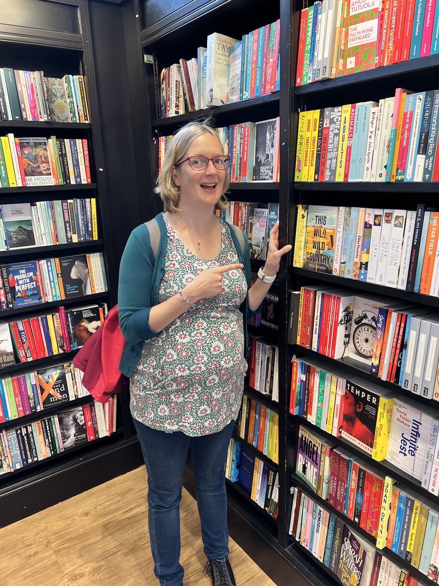 Yes, I am for sale… at <a href="/WaterstonesGla/">Waterstones Glasgow</a> for example, where I have a nice table space AND a hole on the shelves 🤩🤩🤩