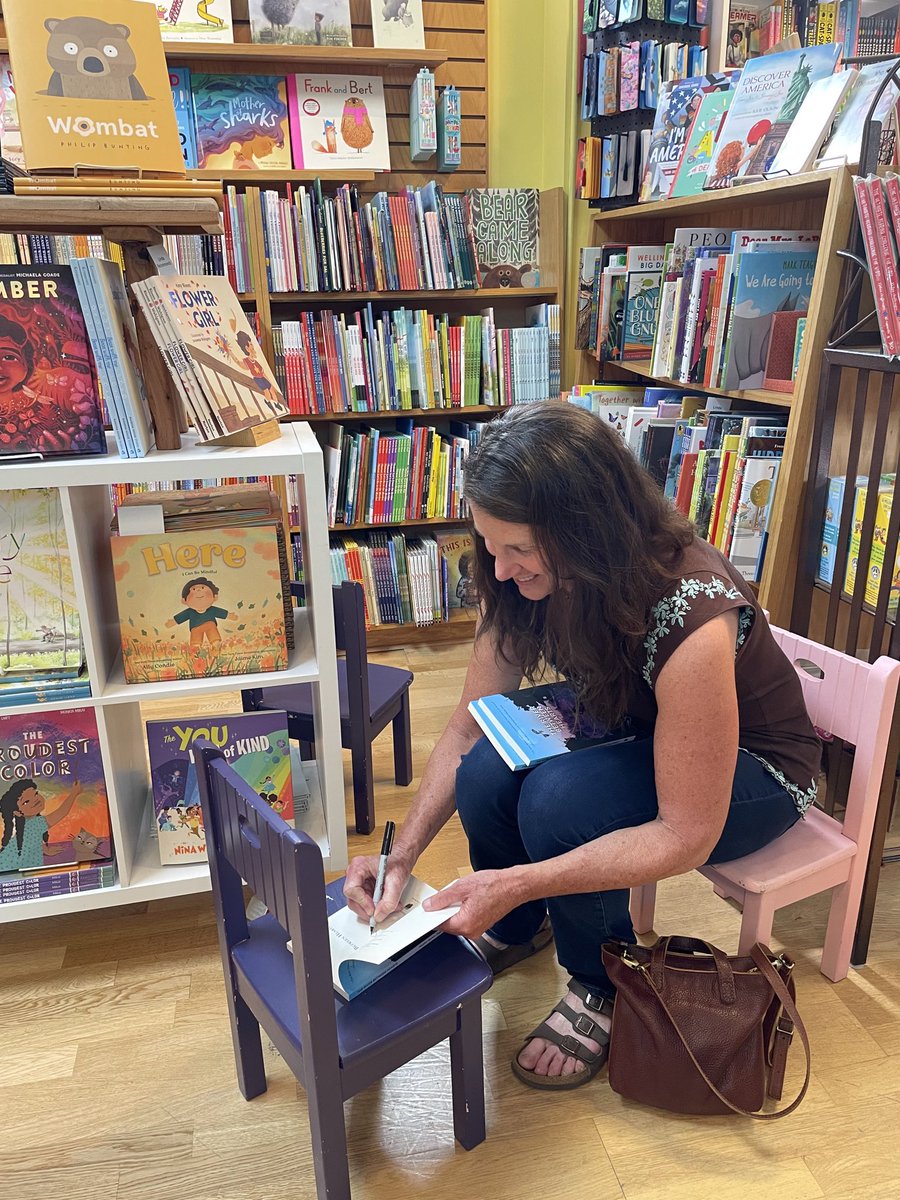 Yesterday, I finally visited Salt Lake City’s storied @KingsEnglishBookshop! And had the pleasure of signing copies of The River Between Hearts. @Fitzroy_Books @RegalHouse1 @mpiba #readingthewest