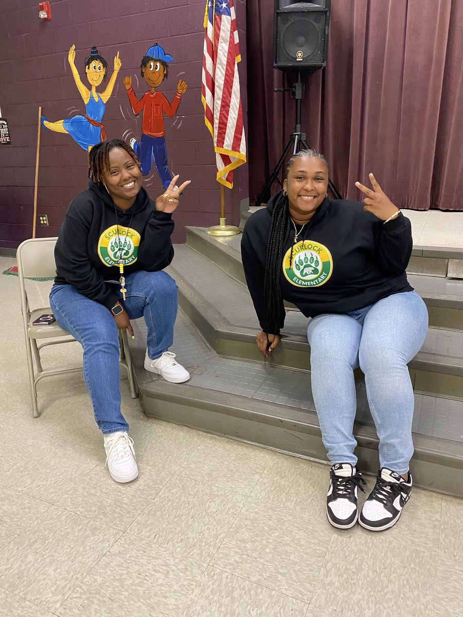 WilliamsT2nd's tweet photo. Summer School at @sandy_grove  with my teacher bestieee @MsPurcell_2nd @HokeCoSchools https://t.co/7Tb8TCF1tX