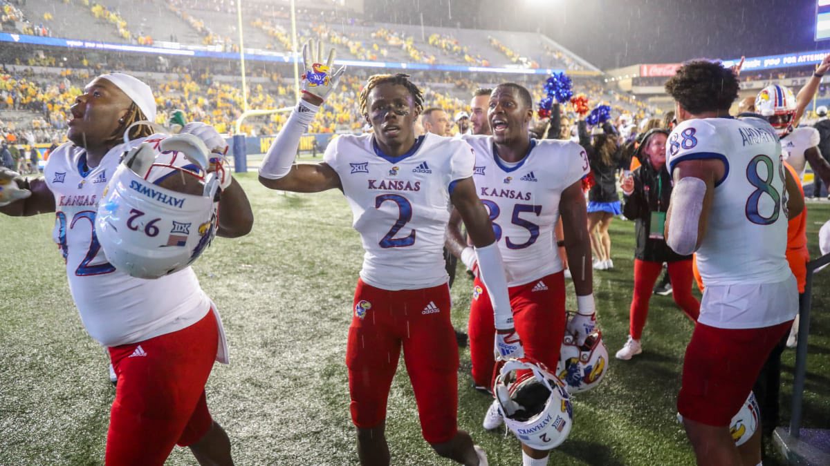 AG2G! after a great conversation with <a href="/CoachPanagos/">Jim Panagos</a> im extremely blessed to have received my first offer from <a href="/KU_Football/">Kansas Football</a> #RockChalk @NKCFootball <a href="/1PeytonJones/">PJ</a>