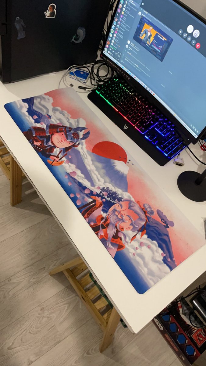 SkyyyFox13's tweet photo. Je viens de recevoir ce magnifique tapis de souris et tout ce qui va avec 

@WankilStudio https://t.co/OrVSyV4u8D