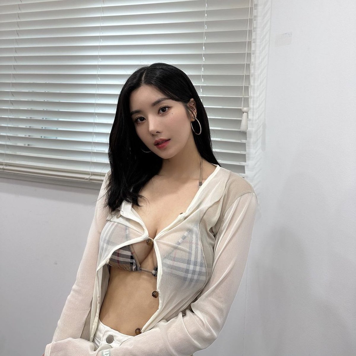 Kwon Eun Bi shares new photos from Waterbomb Festival.