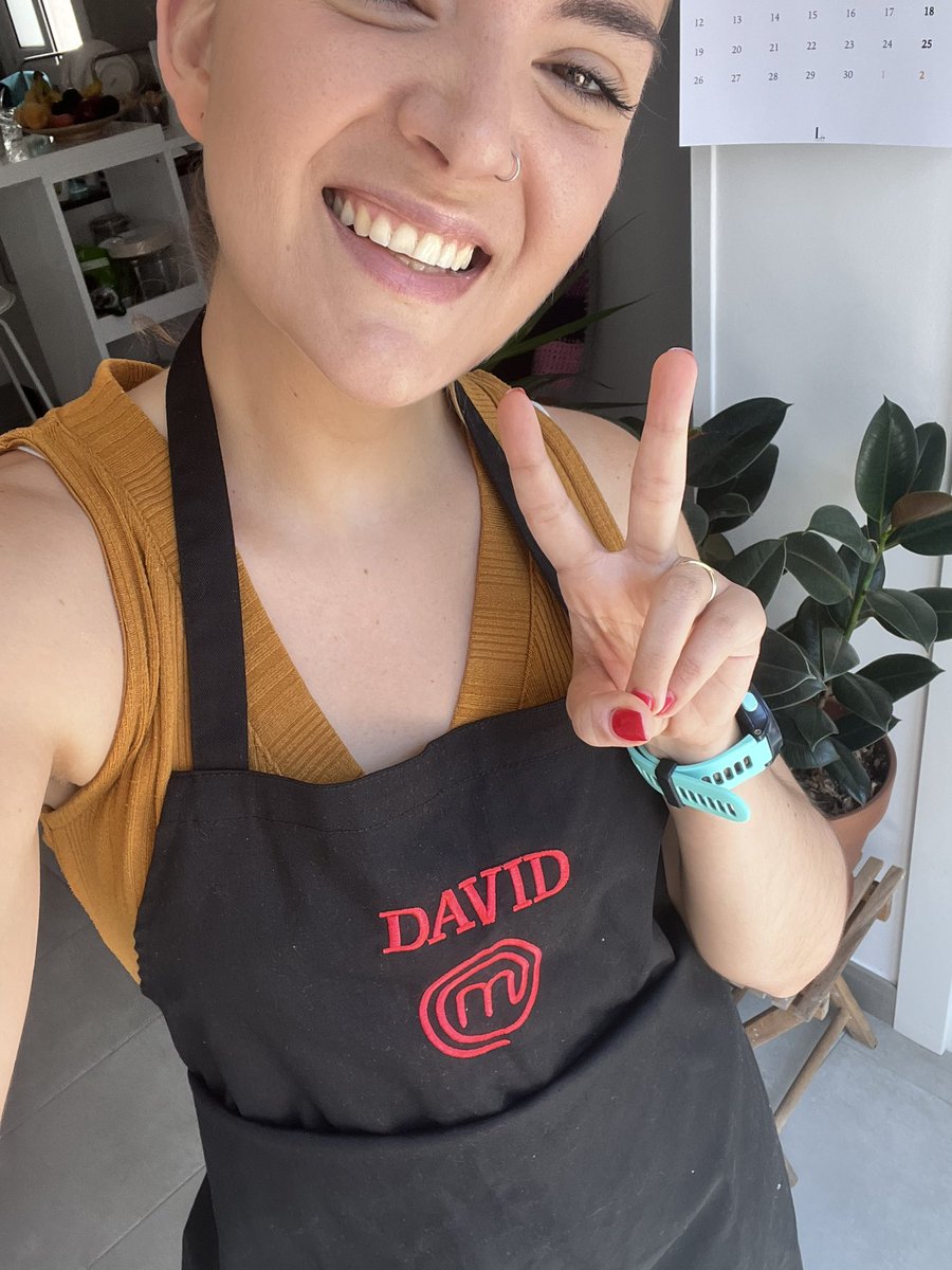 Estrenando un regalazo de <a href="/davidmchef11/">David MasterChef 11</a>

La vida en sí misma es una prueba de eliminación constante. Feliz de tener un delantal negro. Así es todo mucho más emocionante. 

Gracias, little bro 🧡