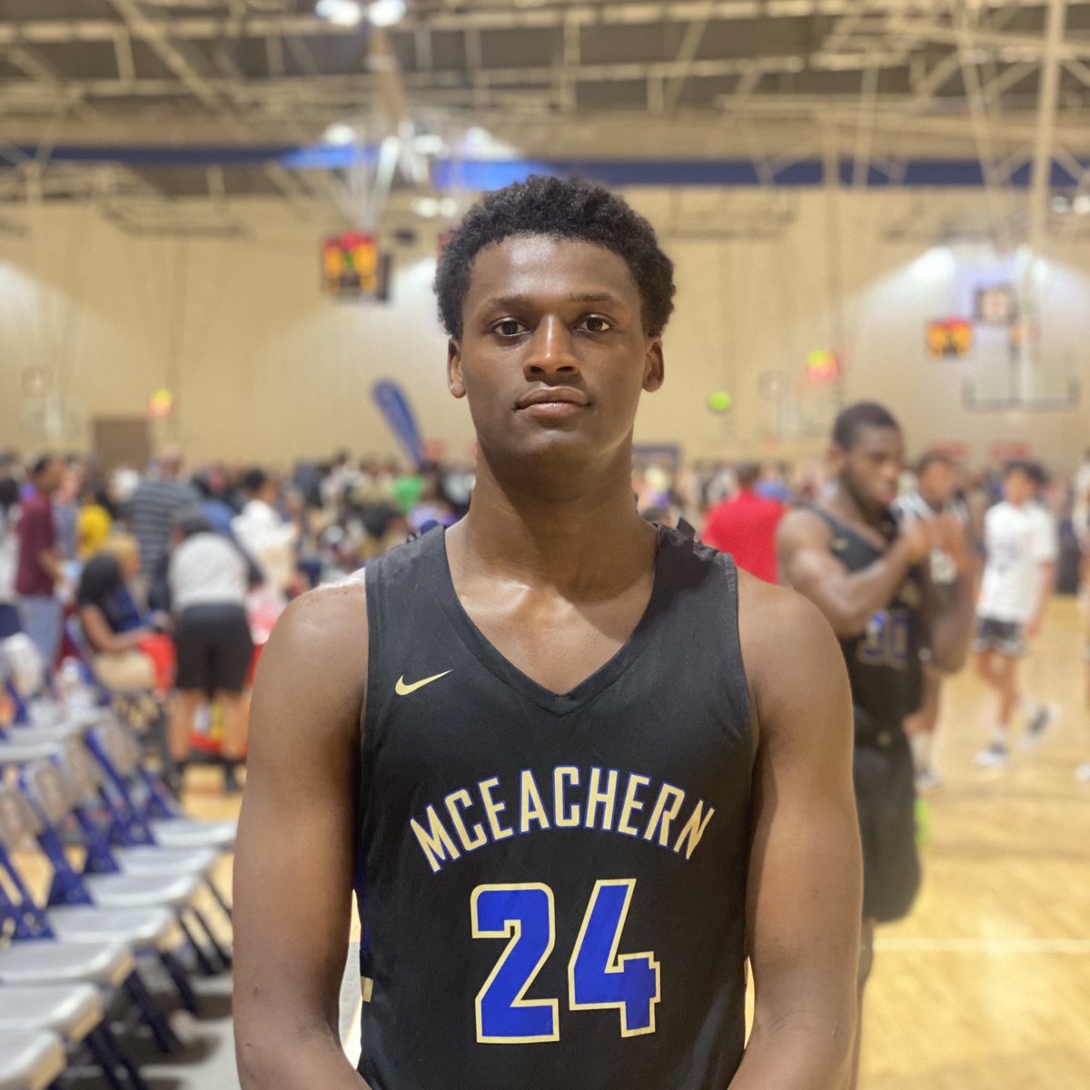 One name that should draw plenty of eyes this weekend is John McQueen of McEachern. 

McQueen’s got a solid frame at 6’6 to pair with a tight handle. Shown some great vision as a passer too. 

#GBCALive
