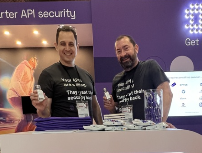SaltSecurity's tweet photo. It's all in a week's work here at @SaltSecurity From the US Open to Infosecurity London to São Paulo - this team moves! 🏃🧂💜 Join us - we're hiring!  https://t.co/rdPzTYfIML https://t.co/HZIbBzwg3A