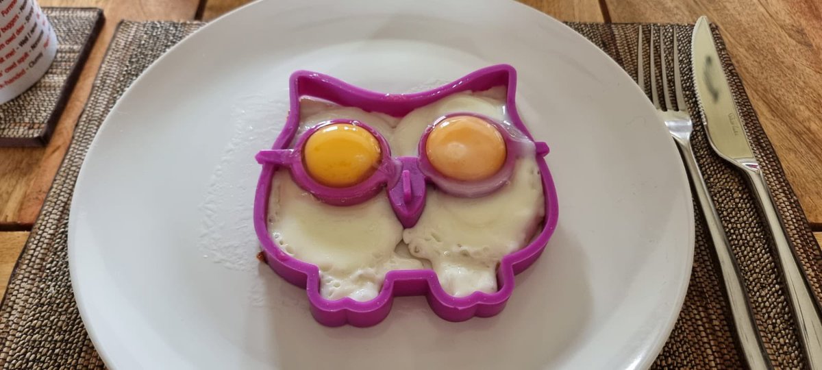 FUN FRIDAY breakfast. Owl and the Pussycat. Lashing of Lancashire sauce mopped up with warm pitta. Delish #FunFriday #OwlandPussycat #breakfast #eggs @lancashiresauce