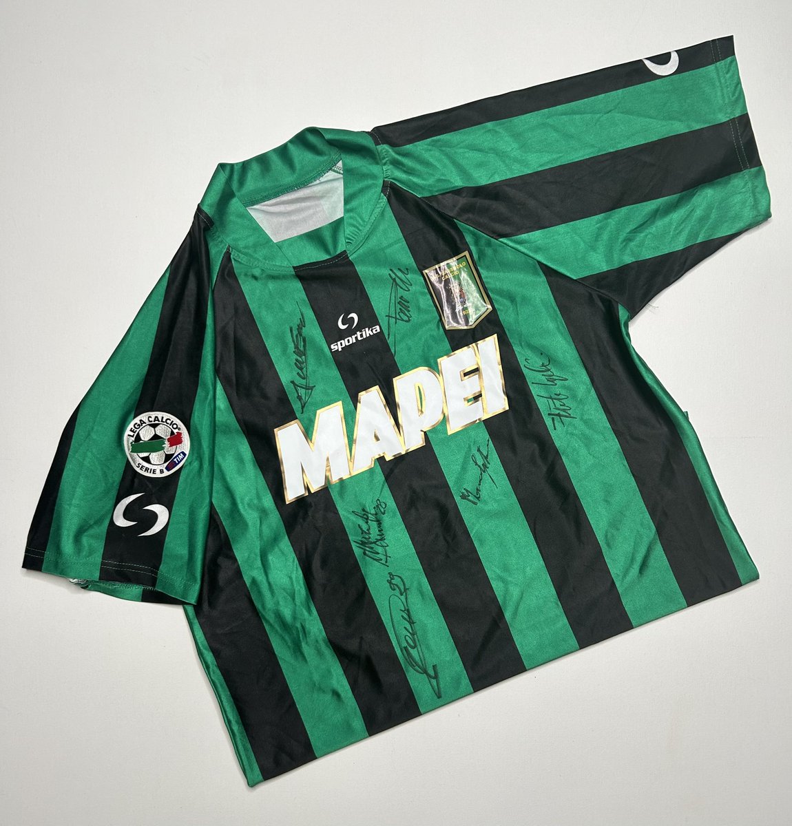 🎉Matchworn Giveaway🎉

It’s your chance to win this Matchworn/issued Sassuolo 2008/09 home shirt worn by Italian defender Fabrizio Anselmi!😍

To enter make sure to like and retweet, tag 2 friends below and ensure you’re following <a href="/klopp_1/">1KloppShop</a> 👍

Winner reveal next Friday at 6pm✅