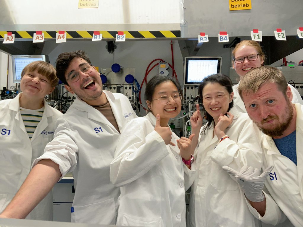 vicastanedam's tweet photo. A successful experiment sometimes requires a village and with their help during the last 4 weeks, I finished today my *fingers crossed* last experiment from my Phd. https://t.co/ACTxBxAk9u