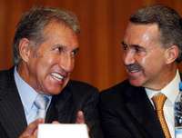 AngMariscal4T's tweet photo. @RobertoMadrazo_ @lopezobrador_ Roberto Madrazo es amigo de Arturo Montiel.
Quienes se creían los dueños de Edomex. 
Años de corrupción y libre transito.
Esto es lo que pelea, los privilegios, la gente le importa un bledo.
El sujeto debería estar en la cárcel y no manejando el medio desinformativo: 'Latinus' https://t.co/OdXGDufhOU