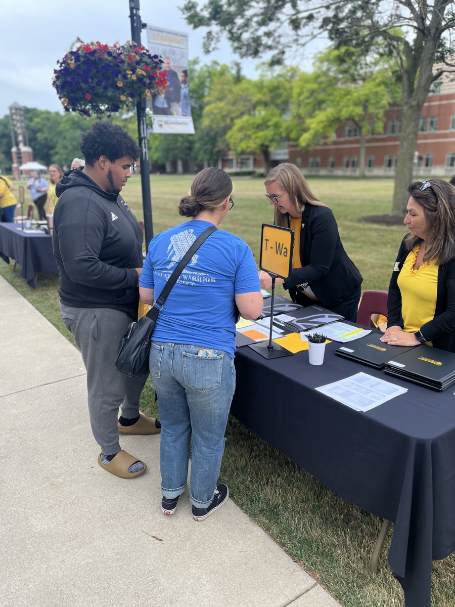 Welcome, new Spartans! We're so happy to have you here! Make sure to tag us in  pictures you post today and use the hashtag #MUBlackandGold