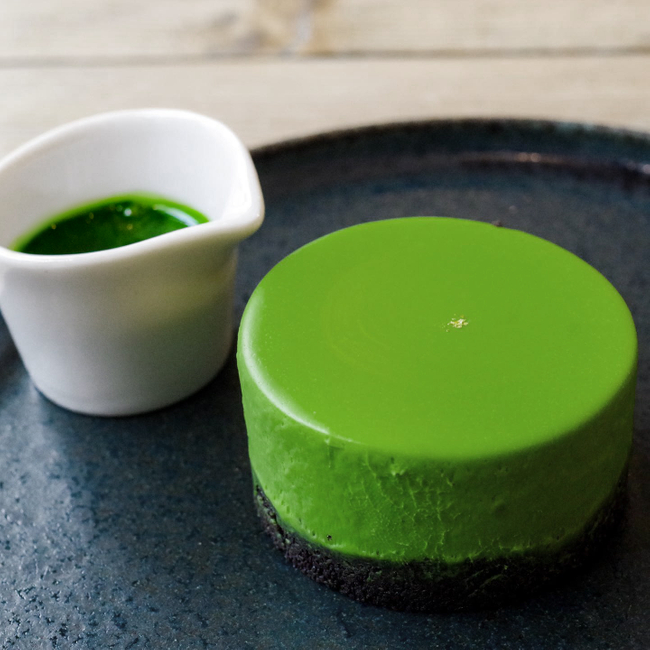 Matchaeologist's tweet photo. Oh my Matcha! ๐ฑ Tag a #MatchaMate who'd go crazy over this delicious #Matcha #CheeseCake ๐ฐ captured by @ nonoka17229033! Explore our matcha range and treat your taste buds to the most delectable-tasting matcha tea ๐, because YOU deserve only the best! ๐https://t.co/hs6yxfESe9 https://t.co/GF30NkzbxY